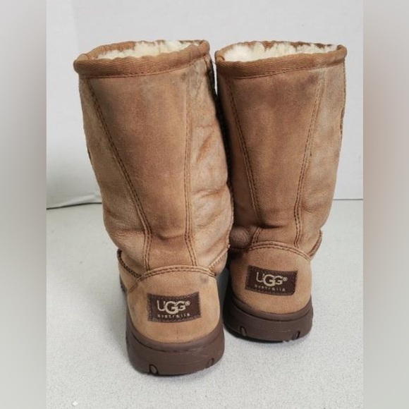 UGG, size 7, Mid Height Tan Beige Suede Winter Boots - Picture 3 of 14